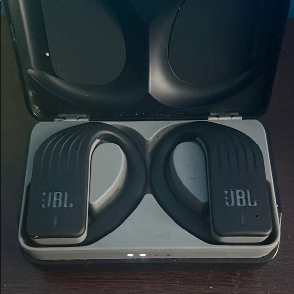 JBL Endurance PEAK Bluetooth American Express AMEX Earphones Black - Picture 2 of 4